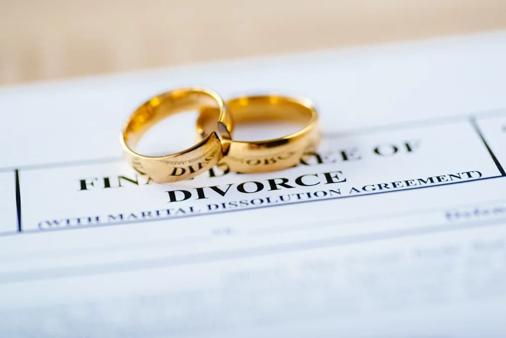 2 wedding rings on divorce contract