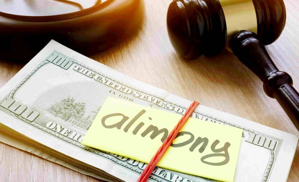 Cash with a paper labeled ‘Alimony’